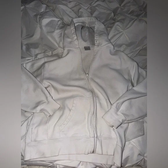 aritzia TNA zip up - Picture 8 of 8